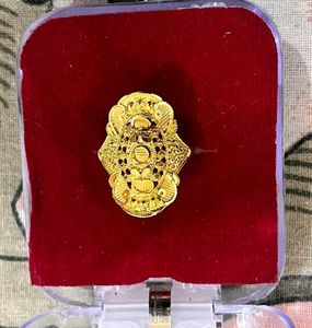 Exquisite Gold Ring