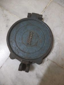 Vintage Cast Iron Manual Press – Roti/Puri Maker