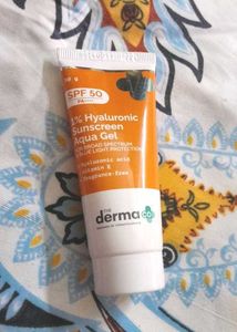 The Derma Hyaluronic Aqua Gel Sunscreen combo plum