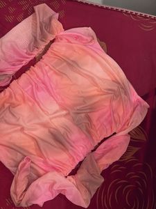 pink top