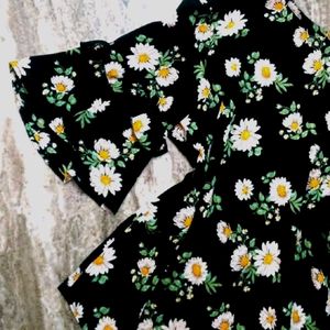 Daisy black top