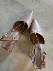 Elegant Chain Detail Pointed Toe Flats