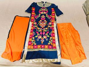 Suit with inner