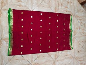 Elegant maroon saree with Green pallu.