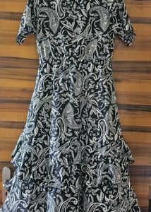 Stylish Black &amp; White Paisley Print Dress