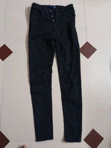 Classic Black High-Waisted Jeans