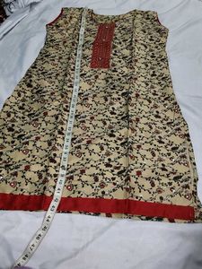 Beige red floral print sleevless kurta set xl size