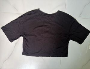 black printed crop tshirt