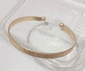 anti tanish Elegant Gold Tone Cuff Bracelet