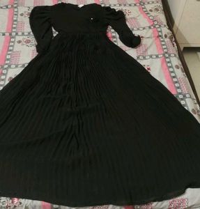 Elegant Black Pleated Midi Dress