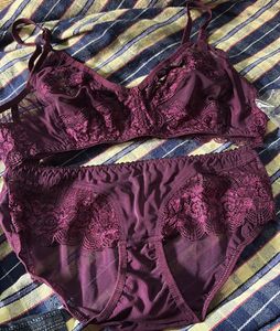 unused Elegant Lace Bra and Panty Set