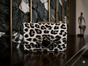 Chic Leopard Print Chain Bag