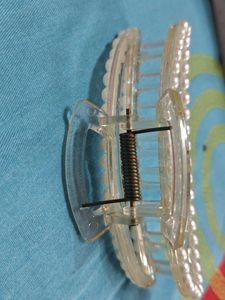 Elegant Pearl Claw Clip
