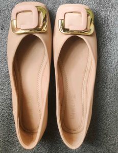 Elegant Ballet Flats with Gold Buckle