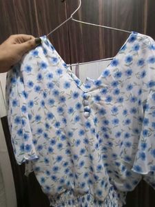 Chic Floral Print V-Neck Top