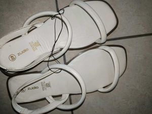 Sale 🔴 Completely new Stylish White Flat Sandals