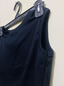 Sleek Black Sleeveless Crop Top