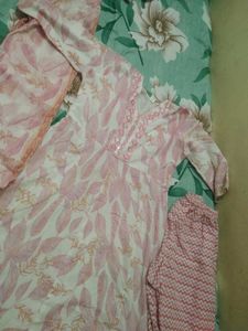Beautiful Pink Leaf Print Kurta Set