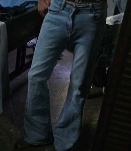 Y2k / 2000s girls Light Wash Flare Jeans