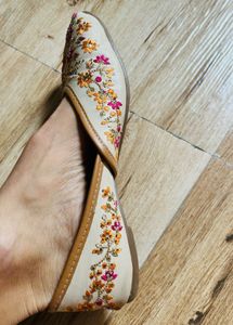 Embroidered Juttis - UK 6 Size