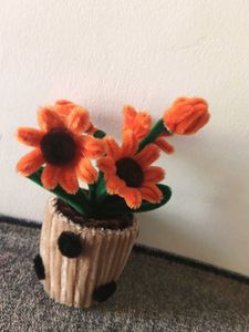 DIY Pipe Cleaner Flower Pot Decor