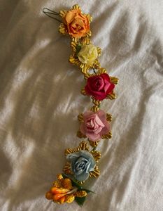 Multicolour Artificial Rose Gajra Hair Brooch