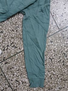 H&amp;M Green sweatshrit