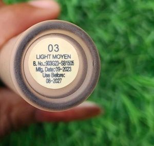 Swiss Beauty Liquid Concealer shade 03 LIGHT MOYEN