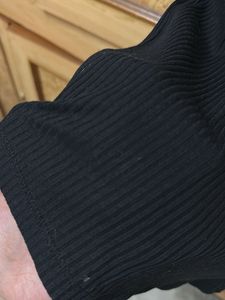 Ribbed Black Graphic Crop top