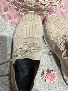 Like New TRASE Casual Sneakers 👟👌