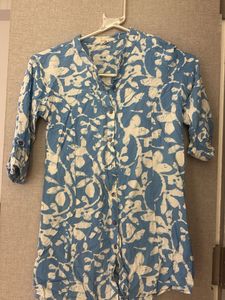 hirry up price drop Blue & White Floral Print Top