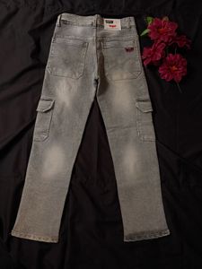 Stylish Light Wash Cargo Jeans