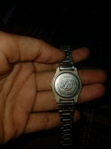 Classic Silver Band Wristwatch