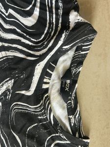 Stylish Black &amp; White Swirl Top