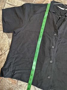 UNIQLO Classic Black Short Sleeve Button-Up Shirt