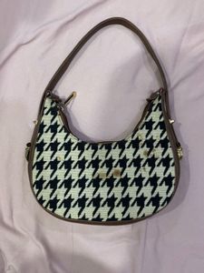 Chic Houndstooth Shoulder Bag