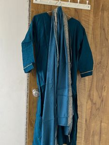 Teal Kurta Set with Intricate Neckline