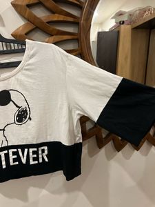 Oversized Snoopy Cropped Top - Trendy!