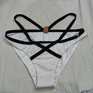Chic Strappy🫴🏻🎁 White Bikini Bottom