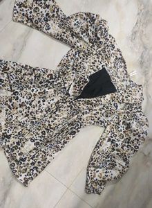 Leopard Print Puff-Sleeve Top