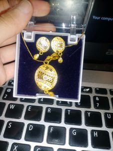 ❤🤩Exquisite Gold Pendant &amp; Earring Set❤🤩