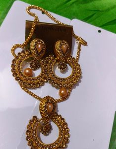 Beautiful Golden Kundan Nackless With Heavy Earing
