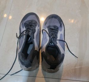 Athletic Sports Shoes