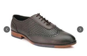 INVICTUS Men Brown Textured Formal Oxfords