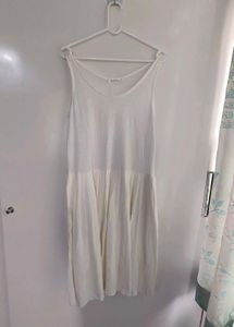 White Sleeveless Pleated Dress