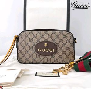 GUCCI* *NEO VINTAGE GG SUPREME MESSENGER BAG*