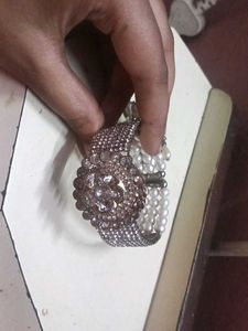 Exquisite Pearl and Crystal Bracelet