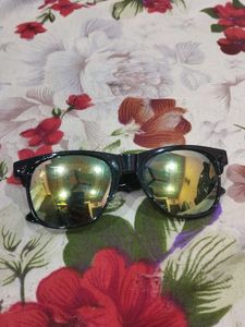 Vintage Black Frame Sunglasses