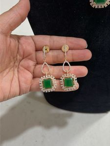 Elegant Emerald &amp; Diamond Necklace