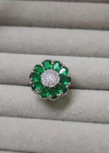 Stunning Emerald Flower Ring